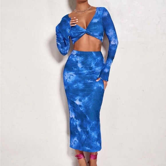 Blue tie dye twist front crop top and midi skirt set - Picture 3 of 6